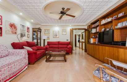 Resale - Apartment / Flat - Torrevieja - Playa del Acequión