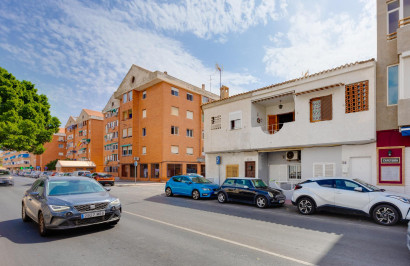 Resale - Apartment / Flat - Torrevieja - Playa del Acequión