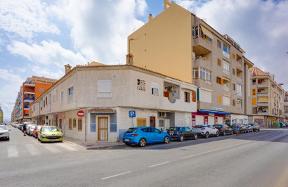 Resale - Apartment / Flat - Torrevieja - Playa del Acequión