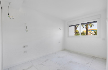 Resale - Apartment / Flat - Torrevieja - Punta Prima