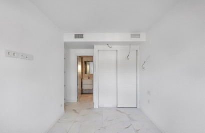 Resale - Apartment / Flat - Torrevieja - Punta Prima