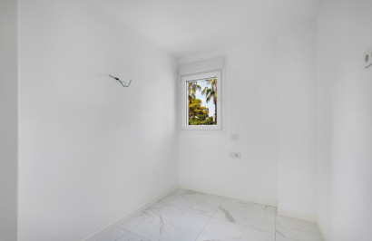 Resale - Apartment / Flat - Torrevieja - Punta Prima
