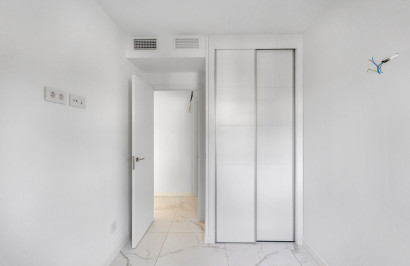 Resale - Apartment / Flat - Torrevieja - Punta Prima