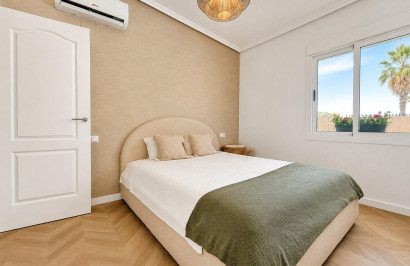 Resale - Semi - Detached Villa - Orihuela Costa - Punta Prima