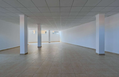 Herverkoop - Commerciële eenheid - Torrevieja - Antonio Machado