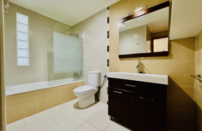 Resale - Apartment / Flat - Torrevieja - Centro