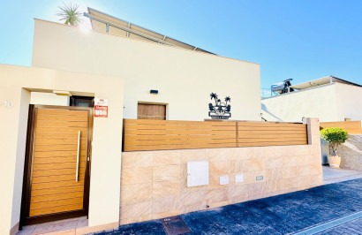 Reventa - Villa Pareada - Los Montesinos - La Herada