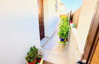 Reventa - Villa Pareada - Los Montesinos - La Herada
