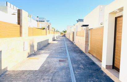 Reventa - Villa Pareada - Los Montesinos - La Herada