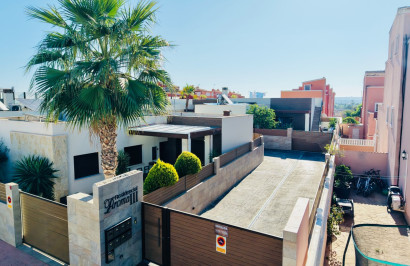 Reventa - Villa Pareada - Los Montesinos - La Herada
