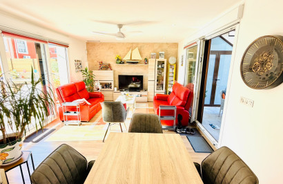 Reventa - Villa Pareada - Los Montesinos - La Herada