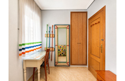 Resale - Apartment / Flat - Torrevieja - Playa del Cura