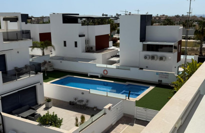 Resale - Apartment / Flat - Torre de la Horadada