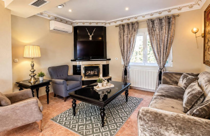 Resale - Detached Villa - Benferri - Benfis Park