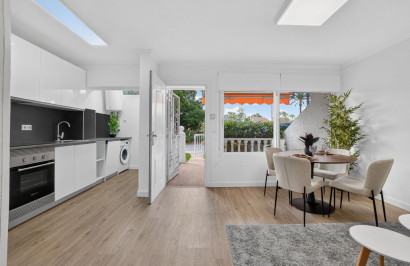 Resale - Apartment / Flat - Orihuela Costa - Villamartín