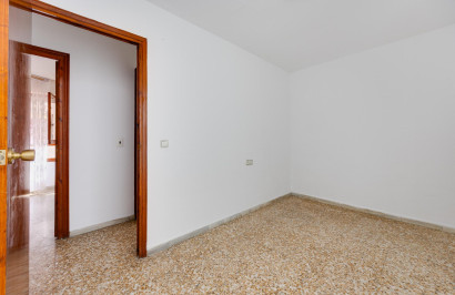 Resale - Apartment / Flat - Torrevieja - Playa del Acequión