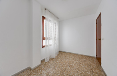 Resale - Apartment / Flat - Torrevieja - Playa del Acequión