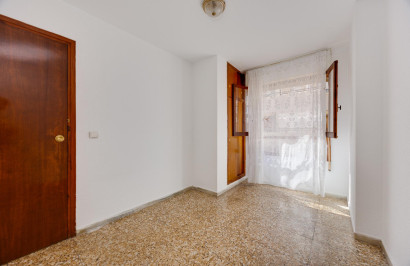 Resale - Apartment / Flat - Torrevieja - Playa del Acequión