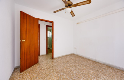 Resale - Apartment / Flat - Torrevieja - Playa del Acequión