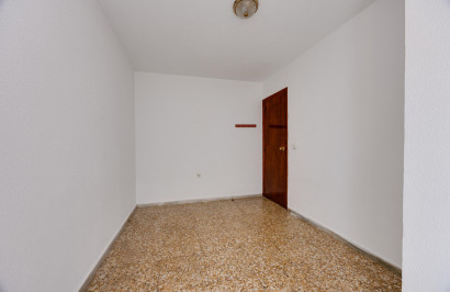Resale - Apartment / Flat - Torrevieja - Playa del Acequión
