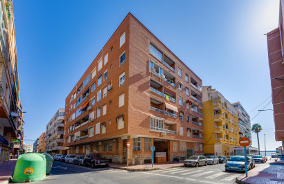 Resale - Apartment / Flat - Torrevieja - Playa del Acequión