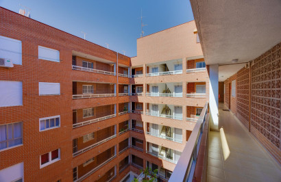 Resale - Apartment / Flat - Torrevieja - Playa del Acequión