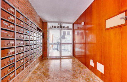 Resale - Apartment / Flat - Torrevieja - Playa del Acequión
