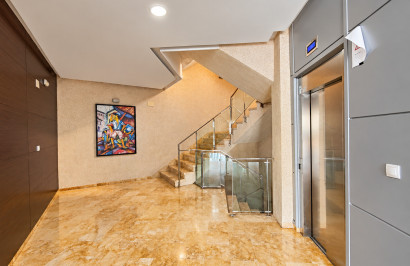 Resale - Apartment / Flat - Torrevieja - Playa del Cura