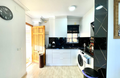 Resale - Apartment / Flat - Torrevieja - La Siesta