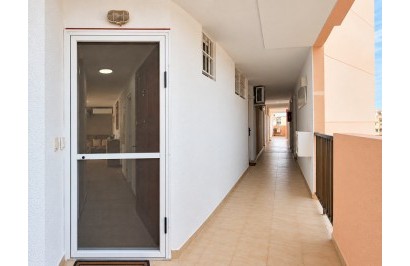 Resale - Apartment / Flat - Torrevieja - La Mata