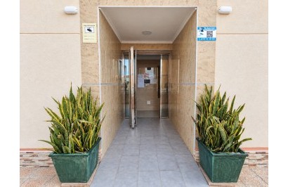 Resale - Apartment / Flat - Torrevieja - La Mata