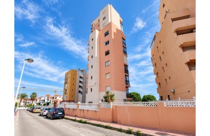 Resale - Apartment / Flat - Torrevieja - La Mata