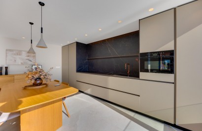 Resale - Apartment / Flat - Torrevieja - Playa del Acequión