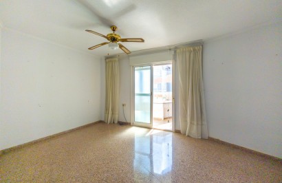 Resale - Apartment / Flat - Torrevieja - La Mata pueblo