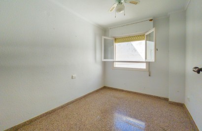 Resale - Apartment / Flat - Torrevieja - La Mata pueblo