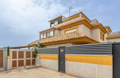 Reventa - Villa Pareada - Los Montesinos - La Herrada