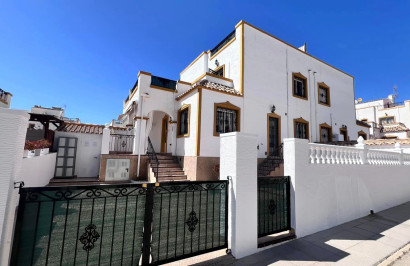 Resale - Town House - Entre Naranjos