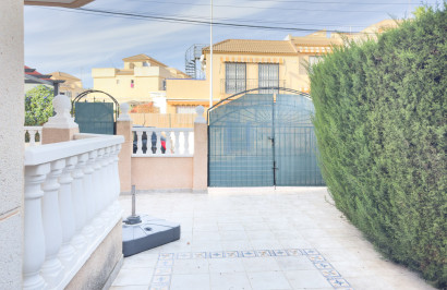 Resale - Apartment / Flat - Torrevieja - Los Frutales