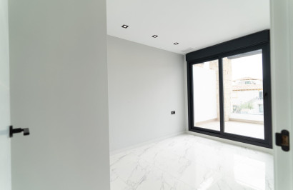 Obra nueva - Villa independiente - Orihuela Costa - Punta Prima