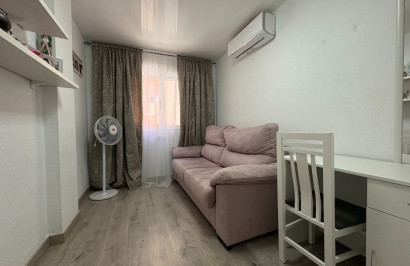Resale - Apartment / Flat - Torrevieja - Centro