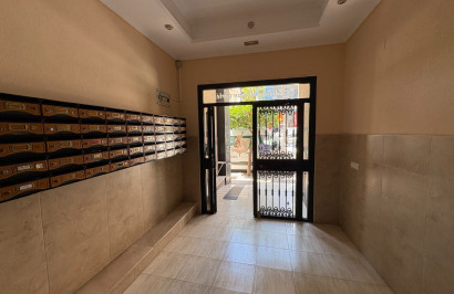 Resale - Apartment / Flat - Torrevieja - Centro