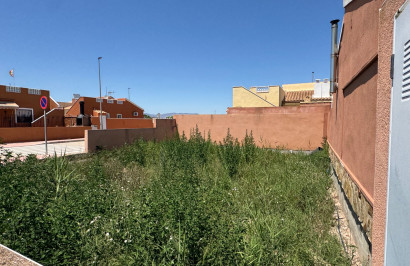 Resale - Plot / Land - Daya Nueva