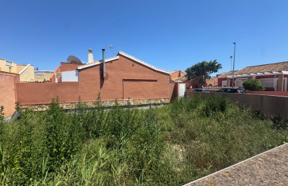 Resale - Plot / Land - Daya Nueva